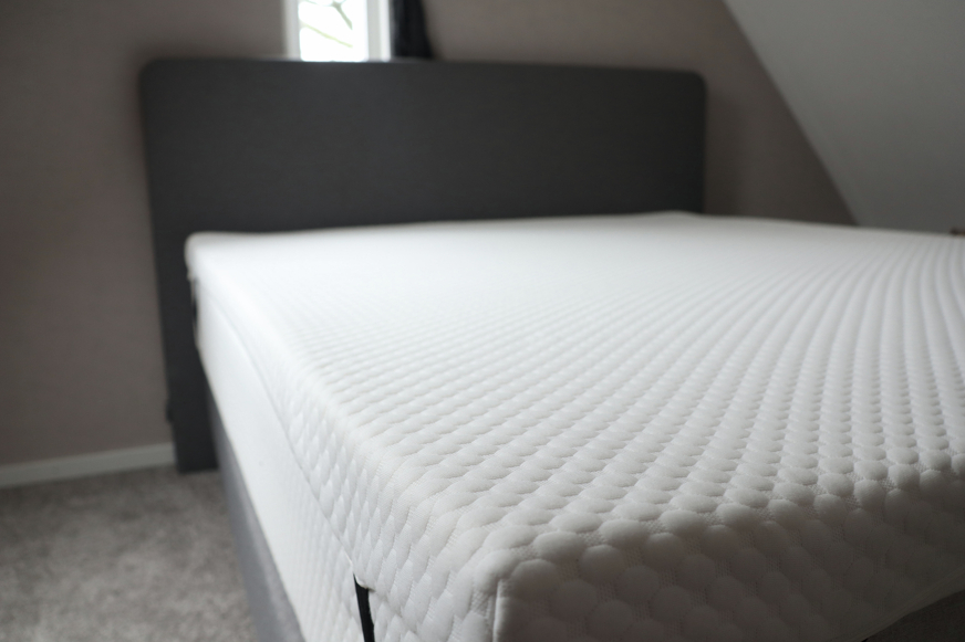 cloudpillo topper op bed